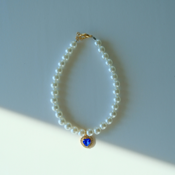 Royal Pearl Pet Necklace – Sapphire Heart Charm | Elegant Dog & Cat Jewelry