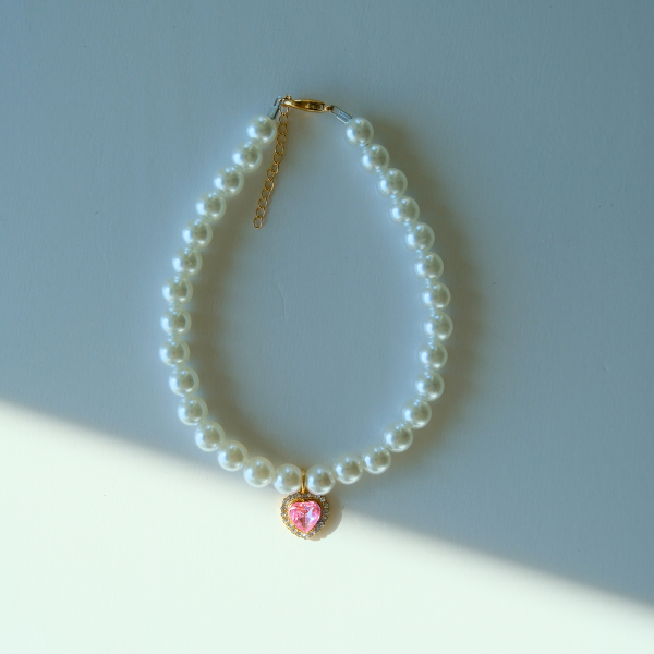 Royal Pearl Pet Necklace – Blush Pink Heart Pendant | Chic Jewelry for Stylish Pets