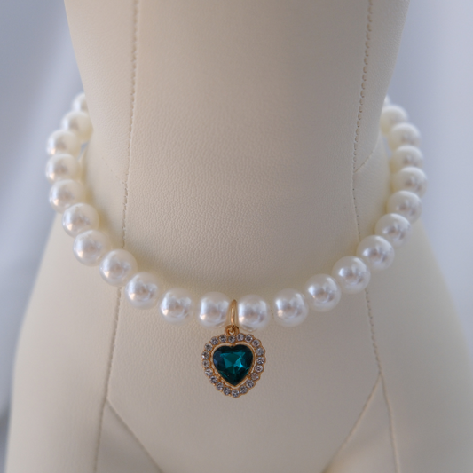 Royal Pearl Pet Necklace – Emerald Heart Charm | Luxury Look for Pets
