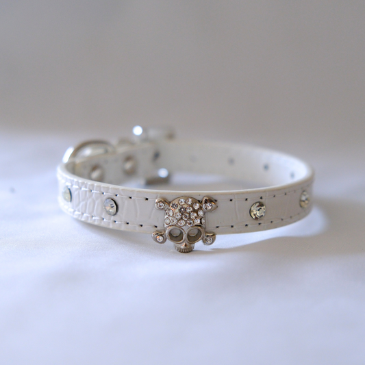 🤍 White Skull Charm Pet Collar – Faux Croc Leather with Rhinestones